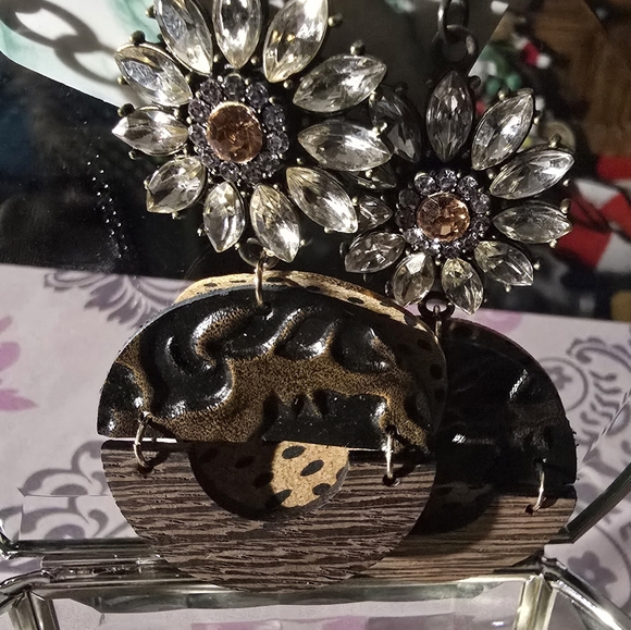 Elegant Floral Statement Earrings - Picture 1 of 1